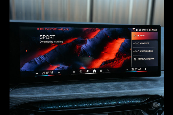 BMW 3 Serie Touring 330e xDrive · M sport · Accu 19,5kWh · Trekhaak · Panoramadak · Active Cruise · Camera · Ambiance interieur ·