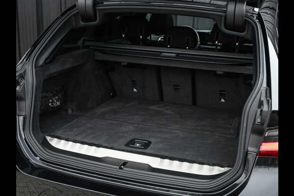 BMW 3 Serie Touring 330e xDrive · M sport · Accu 19,5kWh · Trekhaak · Panoramadak · Active Cruise · Camera · Ambiance interieur ·
