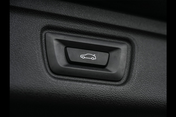 BMW 3 Serie Touring 330e xDrive · M sport · Accu 19,5kWh · Trekhaak · Panoramadak · Active Cruise · Camera · Ambiance interieur ·