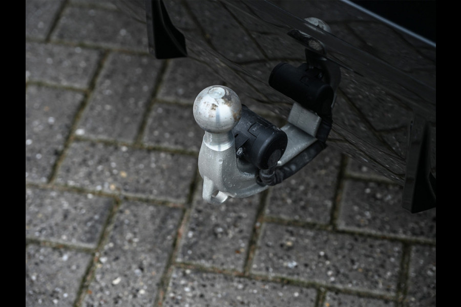 BMW 3 Serie Touring 330e xDrive · M sport · Accu 19,5kWh · Trekhaak · Panoramadak · Active Cruise · Camera · Ambiance interieur ·