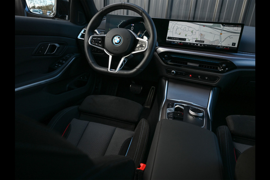 BMW 3 Serie Touring 330e xDrive · M sport · Accu 19,5kWh · Trekhaak · Active Cruise · Hifi audio · Camera · Ambiance interieur · Full Stylin