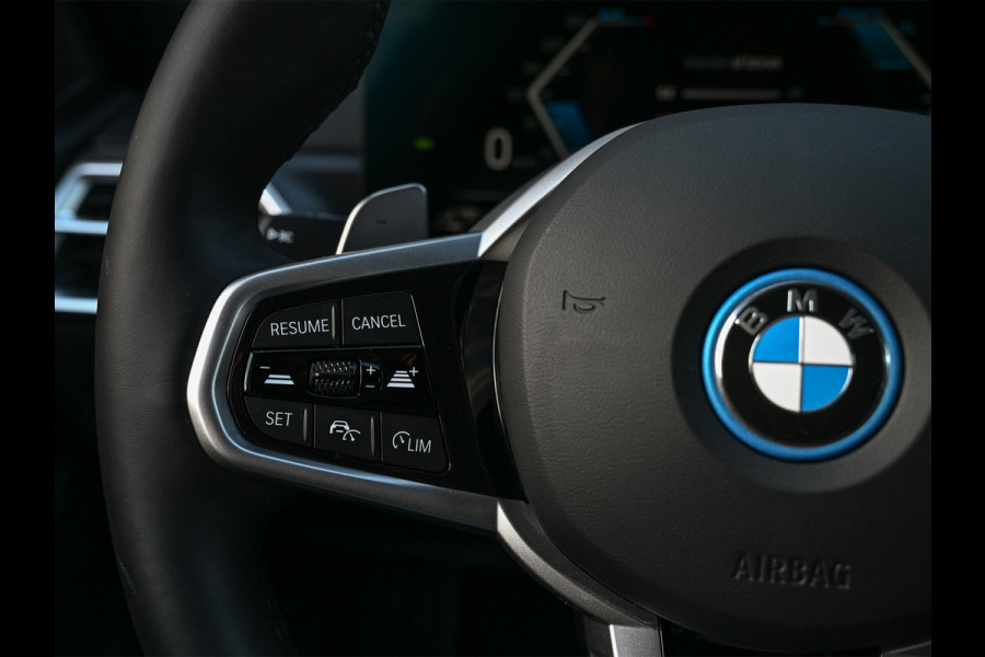 BMW 3 Serie Touring 330e xDrive · M sport · Accu 19,5kWh · Trekhaak · Active Cruise · Hifi audio · Camera · Ambiance interieur · Full Stylin