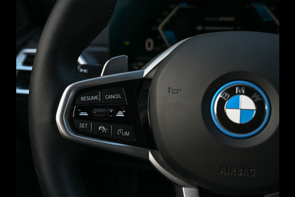 BMW 3 Serie Touring 330e xDrive · M sport · Accu 19,5kWh · Trekhaak · Active Cruise · Hifi audio · Camera · Ambiance interieur · Full Stylin