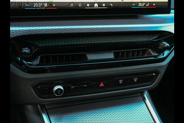 BMW 3 Serie Touring 330e xDrive · M sport · Accu 19,5kWh · Trekhaak · Active Cruise · Hifi audio · Camera · Ambiance interieur · Full Stylin