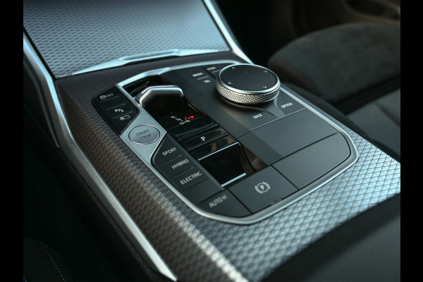 BMW 3 Serie Touring 330e xDrive · M sport · Accu 19,5kWh · Trekhaak · Active Cruise · Hifi audio · Camera · Ambiance interieur · Full Stylin