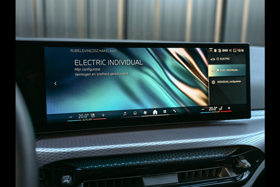 BMW 3 Serie Touring 330e xDrive · M sport · Accu 19,5kWh · Trekhaak · Active Cruise · Hifi audio · Camera · Ambiance interieur · Full Stylin