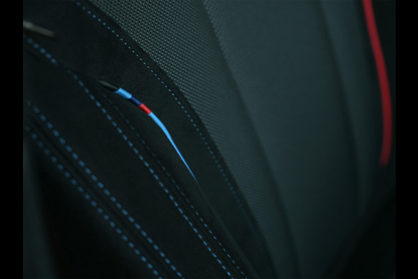 BMW 3 Serie Touring 330e xDrive · M sport · Accu 19,5kWh · Trekhaak · Active Cruise · Hifi audio · Camera · Ambiance interieur · Full Stylin