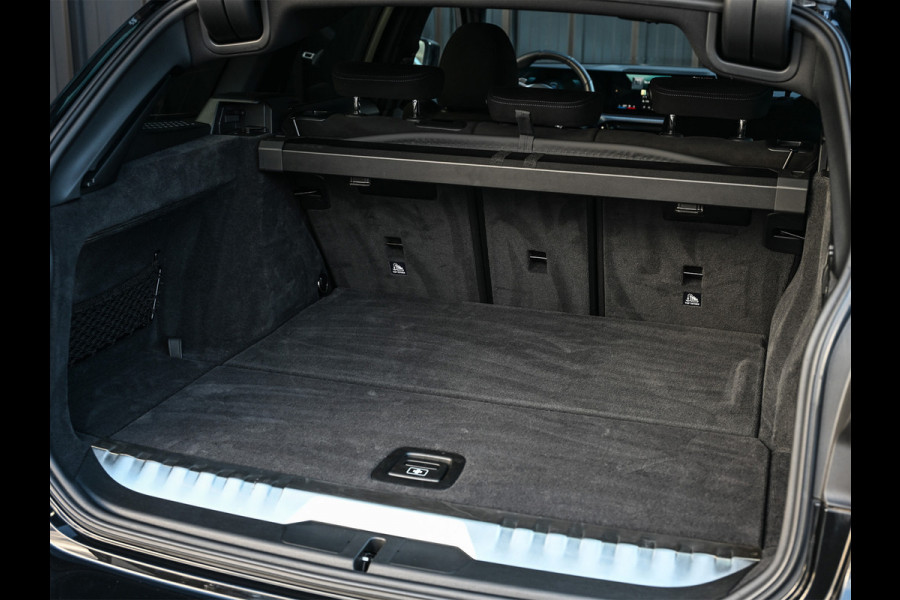 BMW 3 Serie Touring 330e xDrive · M sport · Accu 19,5kWh · Trekhaak · Active Cruise · Hifi audio · Camera · Ambiance interieur · Full Stylin