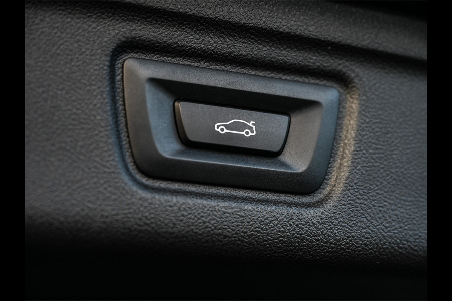 BMW 3 Serie Touring 330e xDrive · M sport · Accu 19,5kWh · Trekhaak · Active Cruise · Hifi audio · Camera · Ambiance interieur · Full Stylin