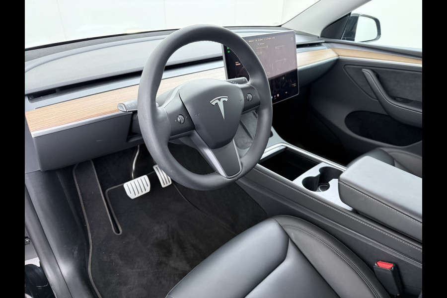 Tesla Model Y Performance 535pk AWD 75kWhWarmtepomp Panoramadak Navi Ecc Leder Lmv 21" SOH 95% Keyless Led Elek.Achterklep Memory Stoel+Stuurverwarming AMD-Ryzen­™-Processor 1e Eigenaar Origineel Nederlandse Auto fabrieksgarantie tot 14-12-2027 Batterij en Motorgarantie tot 14-12-2031/192.000km