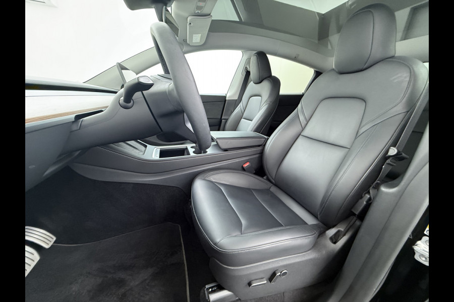 Tesla Model Y Performance 535pk AWD 75kWhWarmtepomp Panoramadak Navi Ecc Leder Lmv 21" SOH 95% Keyless Led Elek.Achterklep Memory Stoel+Stuurverwarming AMD-Ryzen­™-Processor 1e Eigenaar Origineel Nederlandse Auto fabrieksgarantie tot 14-12-2027 Batterij en Motorgarantie tot 14-12-2031/192.000km