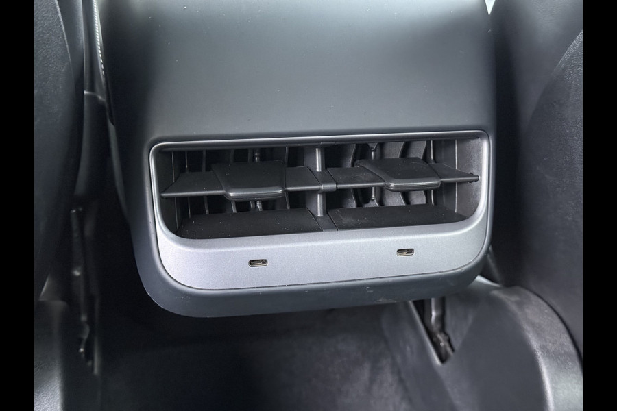 Tesla Model Y Performance 535pk AWD 75kWhWarmtepomp Panoramadak Navi Ecc Leder Lmv 21" SOH 95% Keyless Led Elek.Achterklep Memory Stoel+Stuurverwarming AMD-Ryzen­™-Processor 1e Eigenaar Origineel Nederlandse Auto fabrieksgarantie tot 14-12-2027 Batterij en Motorgarantie tot 14-12-2031/192.000km