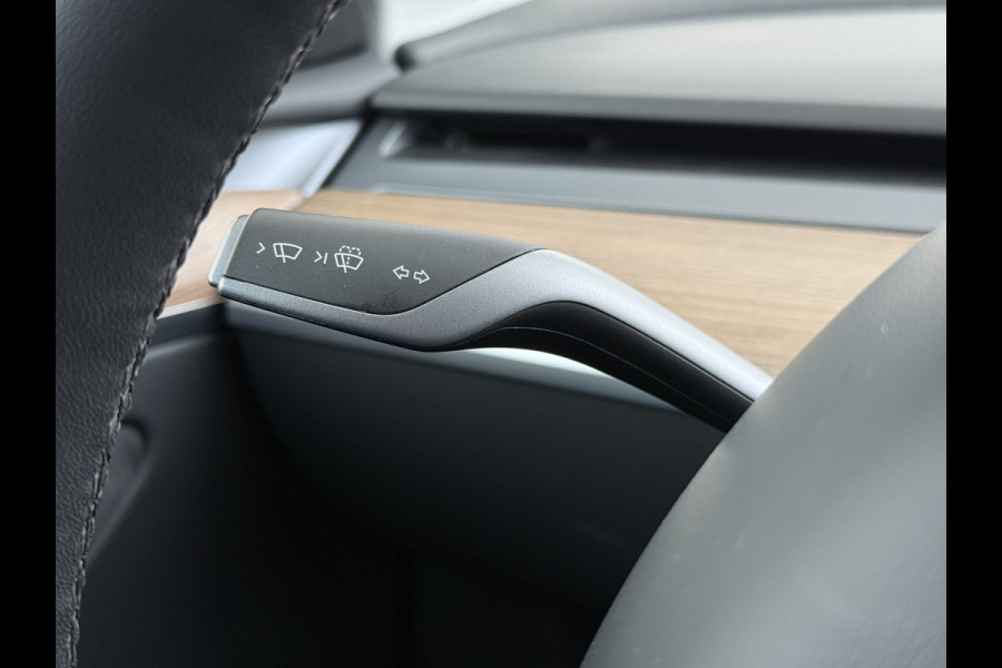 Tesla Model Y Performance 535pk AWD 75kWhWarmtepomp Panoramadak Navi Ecc Leder Lmv 21" SOH 95% Keyless Led Elek.Achterklep Memory Stoel+Stuurverwarming AMD-Ryzen­™-Processor 1e Eigenaar Origineel Nederlandse Auto fabrieksgarantie tot 14-12-2027 Batterij en Motorgarantie tot 14-12-2031/192.000km