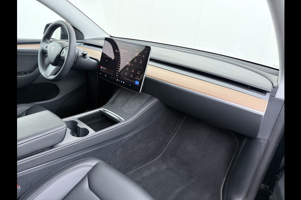 Tesla Model Y Performance 535pk AWD 75kWhWarmtepomp Panoramadak Navi Ecc Leder Lmv 21" SOH 95% Keyless Led Elek.Achterklep Memory Stoel+Stuurverwarming AMD-Ryzen­™-Processor 1e Eigenaar Origineel Nederlandse Auto fabrieksgarantie tot 14-12-2027 Batterij en Motorgarantie tot 14-12-2031/192.000km