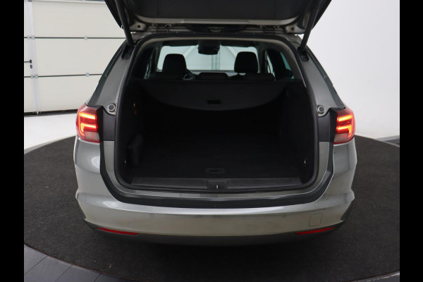 Opel Astra 1.4 Turbo Innovation | Navigatie | Camera | Carplay | Keyless | Full-LED | Climate control | PDC | Cruise control | Dodehoek detectie