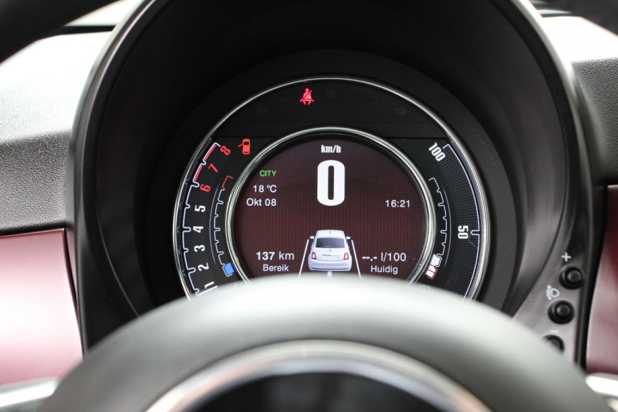 Fiat 500 1.2 Lounge | Lederen Bekleding | Climate control | Panorama dak | Parkeer sensoren | Bluetooth | Lichtmetalen velgen