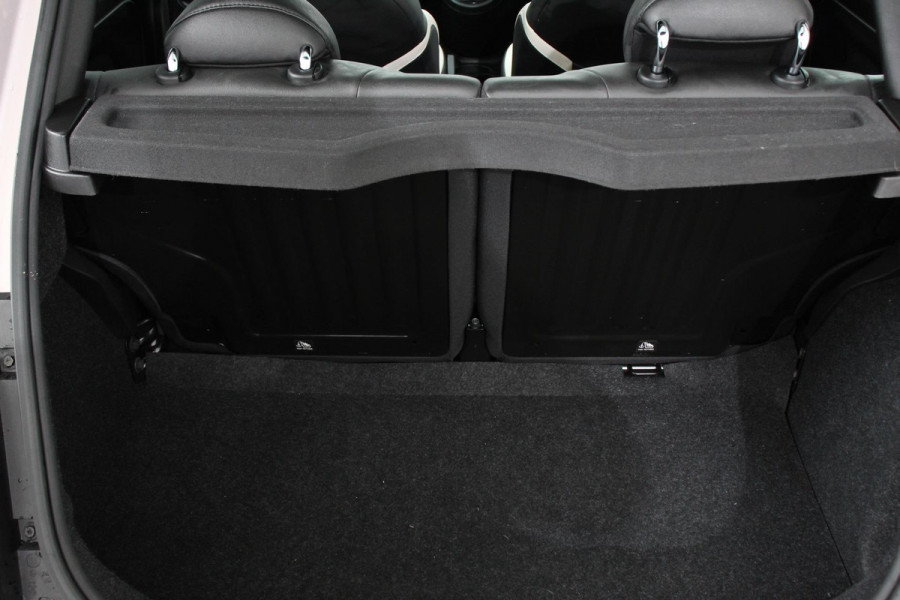 Fiat 500 1.2 Lounge | Lederen Bekleding | Climate control | Panorama dak | Parkeer sensoren | Bluetooth | Lichtmetalen velgen