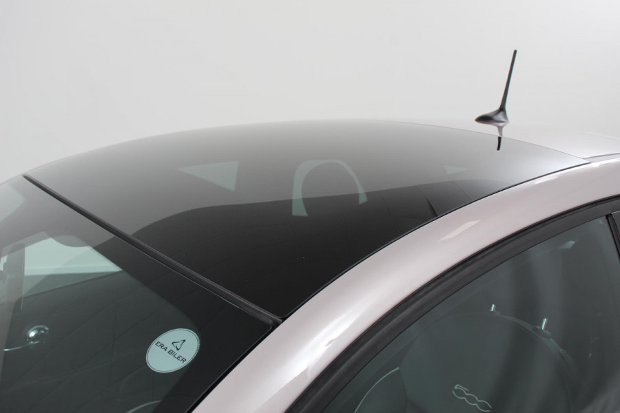 Fiat 500 1.2 Lounge | Lederen Bekleding | Climate control | Panorama dak | Parkeer sensoren | Bluetooth | Lichtmetalen velgen