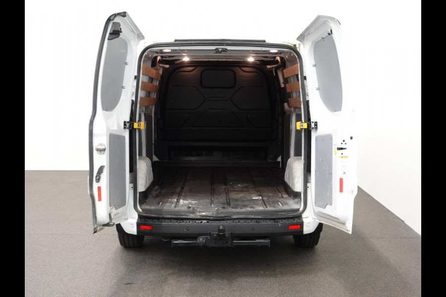 Ford Transit Custom 300 2.0 TDCI L2H1 Trend Navigatie Cruise Control Parkeersenoren Airco Camera Carplay Trekhaak