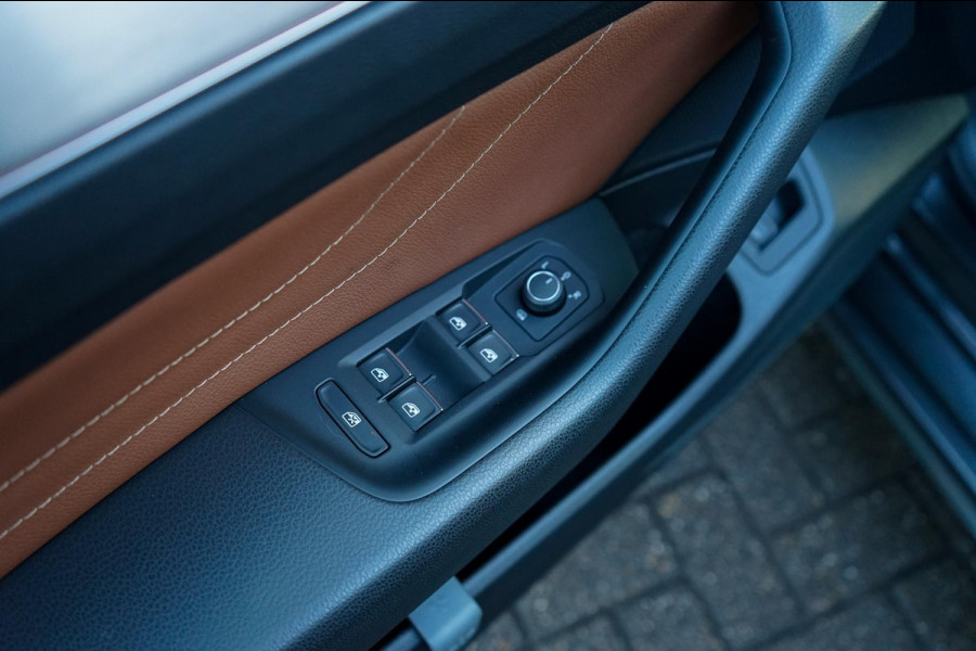 Volkswagen Passat Variant 1.5 TSI R-Line Business +