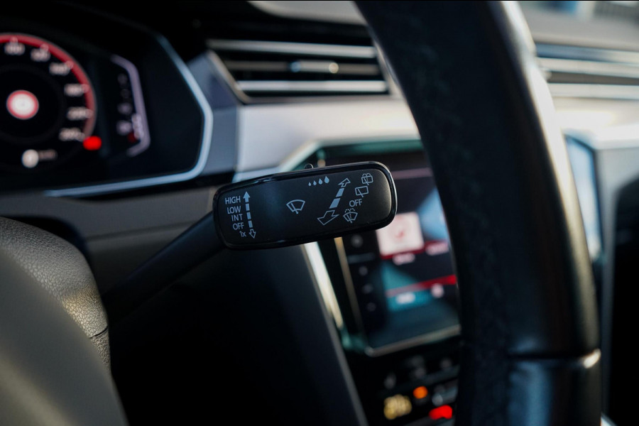 Volkswagen Passat Variant 1.5 TSI R-Line Business +