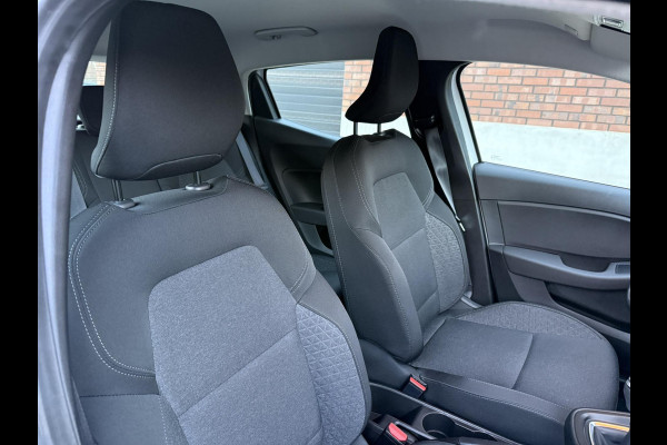 Renault Clio 1.0 TCe / Navigatie / Apple CarPlay - Android / 1e Eigenaar / ALL-Season banden / Cruise Control / PDC met optische w