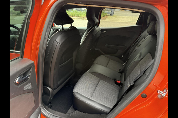 Renault Clio 1.0 TCe Intens / 101 PK / NAVI + Style Pakket / ALL-Season banden / Renault dealer onderhouden / NED-Clio / 1e Eigena