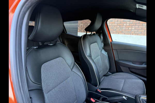 Renault Clio 1.0 TCe Intens / 101 PK / NAVI + Style Pakket / ALL-Season banden / Renault dealer onderhouden / NED-Clio / 1e Eigena