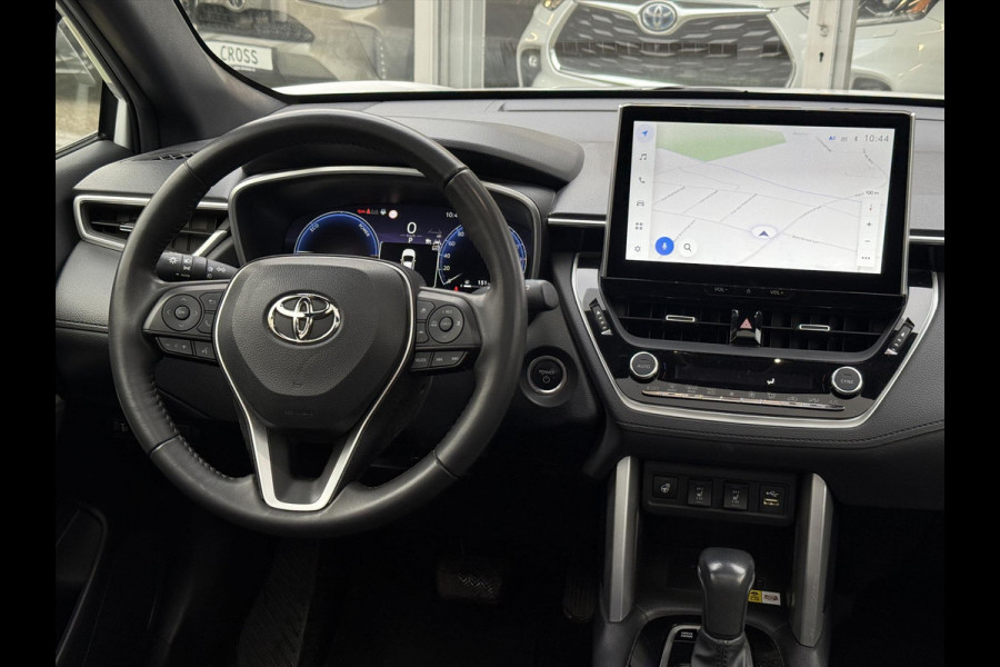 Toyota Corolla Cross 2.0 Hybrid AWD Style | Trekhaak, Panoramadak, Dodehoekherkenning, 18 inch, Parkeersensoren, Stoel + Stuurverwarming, 4X4