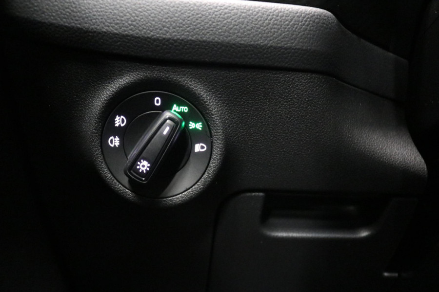 Škoda Kodiaq 1.5 TSI Sportline Business | Panoramadak | Virtual Cockpit | Camera | CANTON | ACC | Carplay | Electr. Stoel | Dodehoeksensoren | ORIG NL | Vol opties |