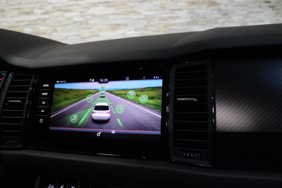 Škoda Kodiaq 1.5 TSI Sportline Business | Panoramadak | Virtual Cockpit | Camera | CANTON | ACC | Carplay | Electr. Stoel | Dodehoeksensoren | ORIG NL | Vol opties |