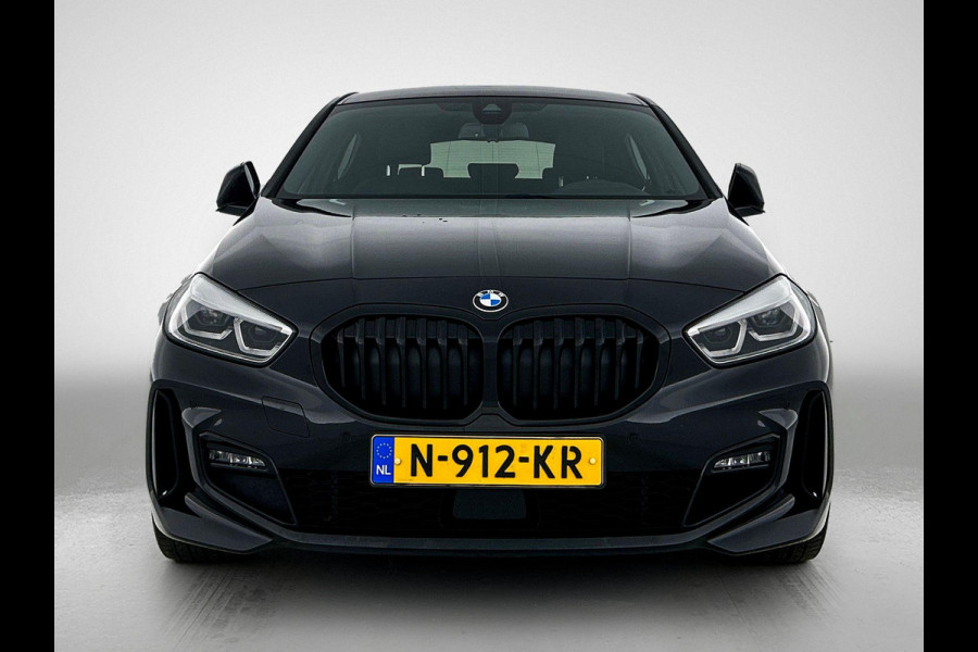 BMW 1-serie 118i High Executive M-SPORT | BLACK-LINE | HEAD-UP | HARMAN KARDON
