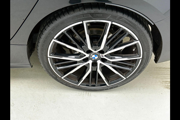 BMW 1-serie 118i High Executive M-SPORT | BLACK-LINE | HEAD-UP | HARMAN KARDON