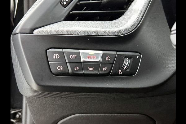 BMW 1-serie 118i High Executive M-SPORT | BLACK-LINE | HEAD-UP | HARMAN KARDON