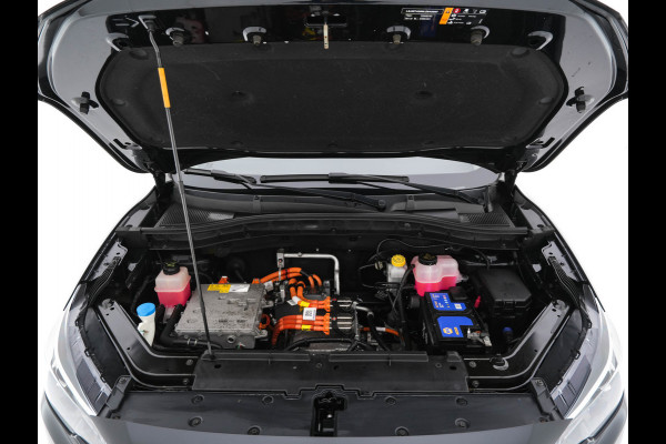 MG ZS EV Luxury 45 kWh (INCL-BTW) Aut. *PANO | LEATHER | CCS-FASTLOADER | KEYLESS | NAVI-FULLMAP | ADAPTIVE-CRUISE | CAMERA | HEATED-SPORTSEATS | CARPLAY | BLINDSPOT | DAB | LANE-ASSIST | 17''ALU*