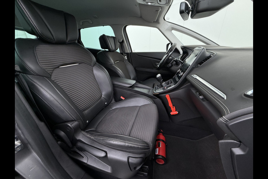 Renault Scénic 1.3TCe 141PK 3D-Navi Camera Lmv 20" Bose®-Sound Trekhaak Ecc Cruise Control Pdc Apple Carplay/Android Keyless Stoelverwarming+Massage Multi-Sense Led Regen-Lichtsensor Parkeer assistent Zeer complete Scenic, vanaf 2020 door ons onderhouden!