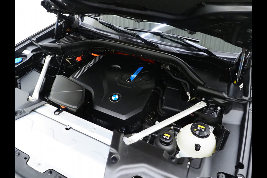 BMW X3 xDrive30e 292PK | Sportstoelen | Leder | Camera | Virtual | Stoelverwarming | DAB | Carplay