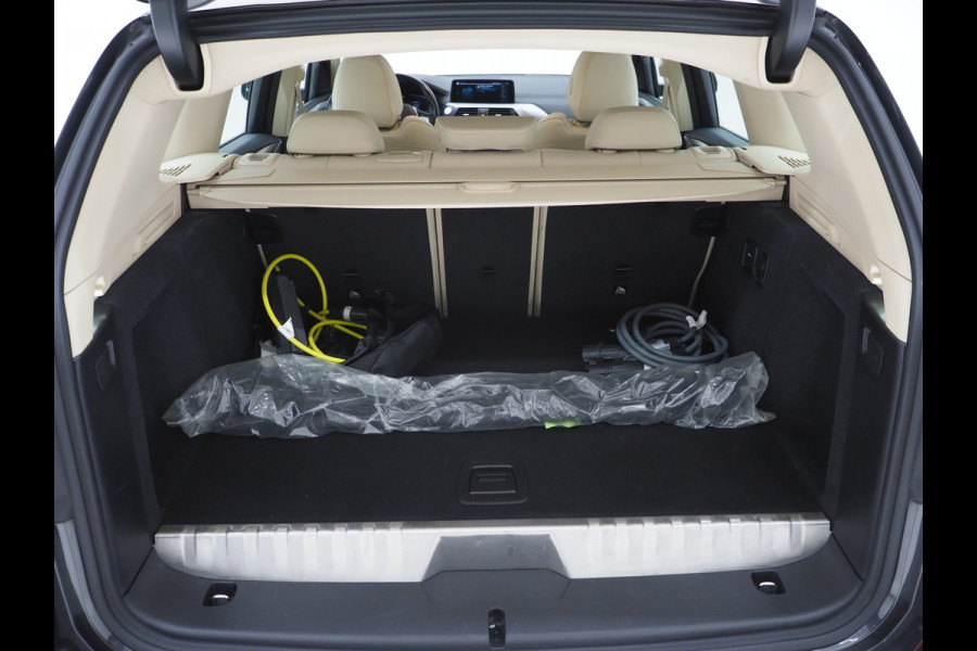 BMW X3 xDrive30e 292PK | Sportstoelen | Leder | Camera | Virtual | Stoelverwarming | DAB | Carplay