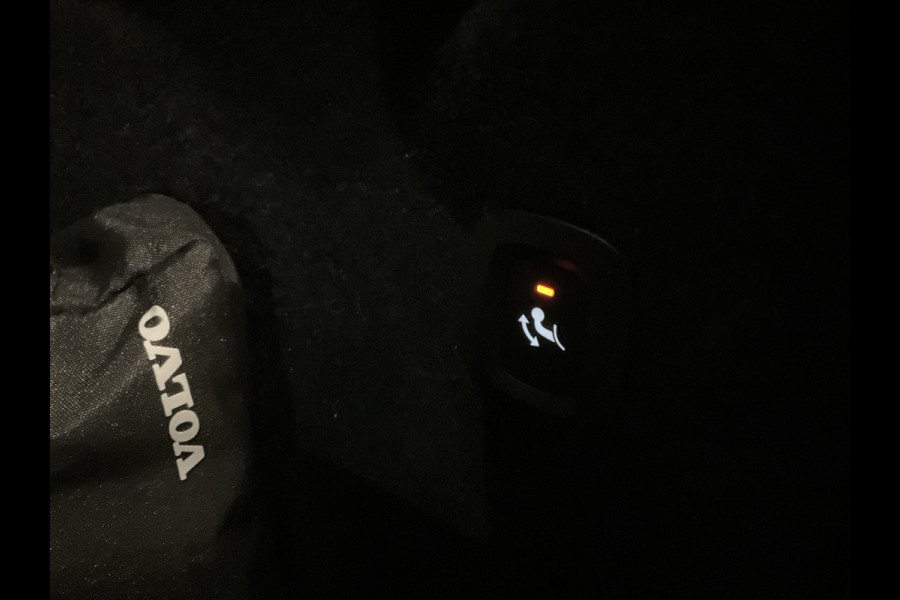 Volvo XC40 1.5 T5 262pk Recharge R-Design 360° HK Pano Trekhaak Stoel/Stuurverw. PHEV