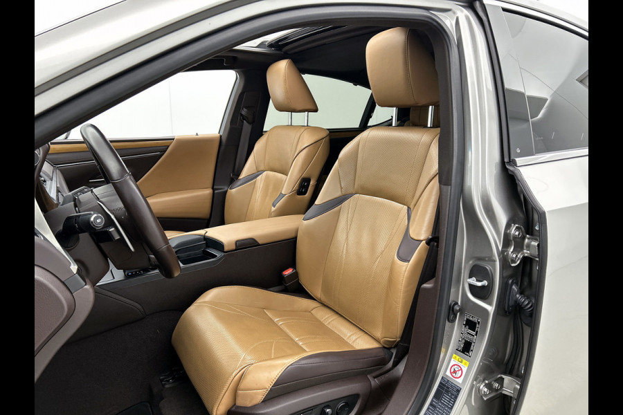 Lexus ES 300h President Line(Perfect onderH, Panorama, Stoel VerW+ Koeling, StuurV, Camera, PDC, Etc)