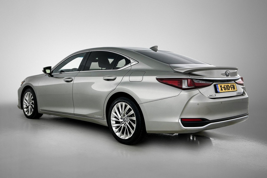 Lexus ES 300h President Line(Perfect onderH, Panorama, Stoel VerW+ Koeling, StuurV, Camera, PDC, Etc)