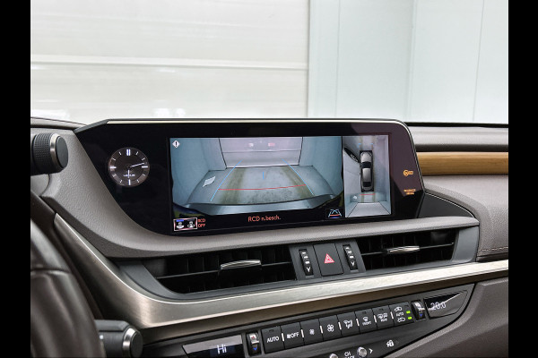 Lexus ES 300h President Line(Perfect onderH, Panorama, Stoel VerW+ Koeling, StuurV, Camera, PDC, Etc)