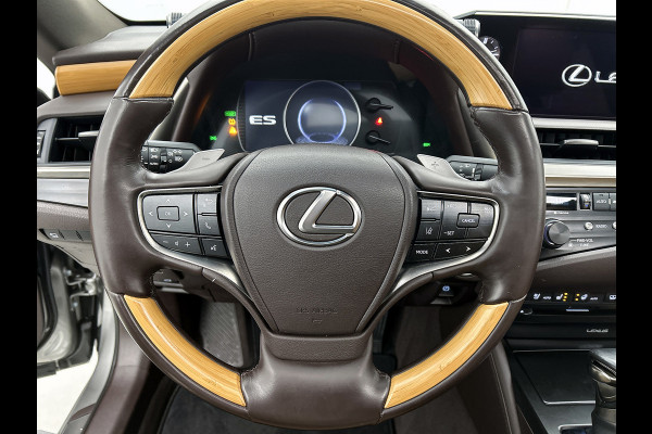 Lexus ES 300h President Line(Perfect onderH, Panorama, Stoel VerW+ Koeling, StuurV, Camera, PDC, Etc)