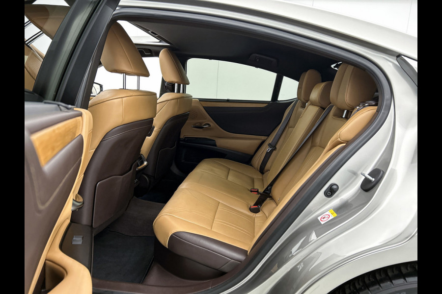 Lexus ES 300h President Line(Perfect onderH, Panorama, Stoel VerW+ Koeling, StuurV, Camera, PDC, Etc)