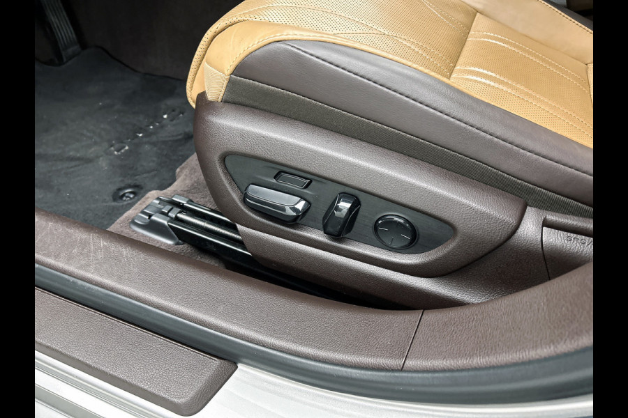 Lexus ES 300h President Line(Perfect onderH, Panorama, Stoel VerW+ Koeling, StuurV, Camera, PDC, Etc)