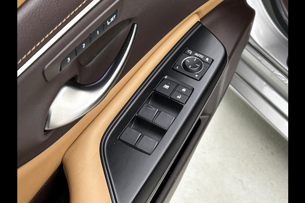 Lexus ES 300h President Line(Perfect onderH, Panorama, Stoel VerW+ Koeling, StuurV, Camera, PDC, Etc)