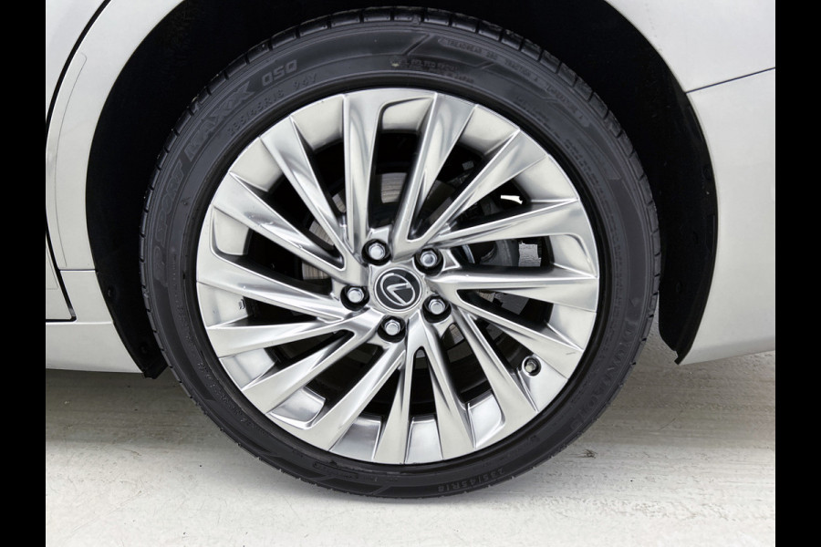 Lexus ES 300h President Line(Perfect onderH, Panorama, Stoel VerW+ Koeling, StuurV, Camera, PDC, Etc)