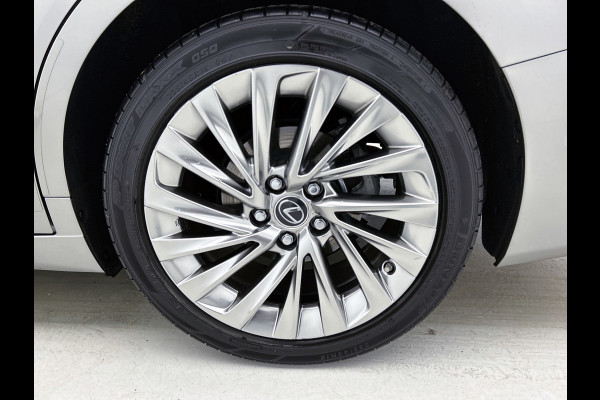 Lexus ES 300h President Line(Perfect onderH, Panorama, Stoel VerW+ Koeling, StuurV, Camera, PDC, Etc)