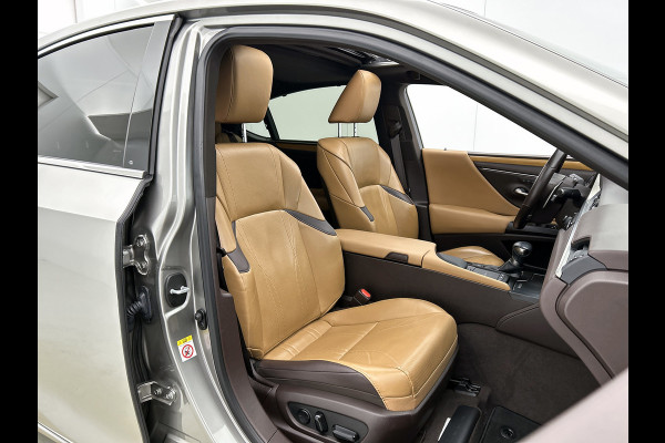 Lexus ES 300h President Line(Perfect onderH, Panorama, Stoel VerW+ Koeling, StuurV, Camera, PDC, Etc)