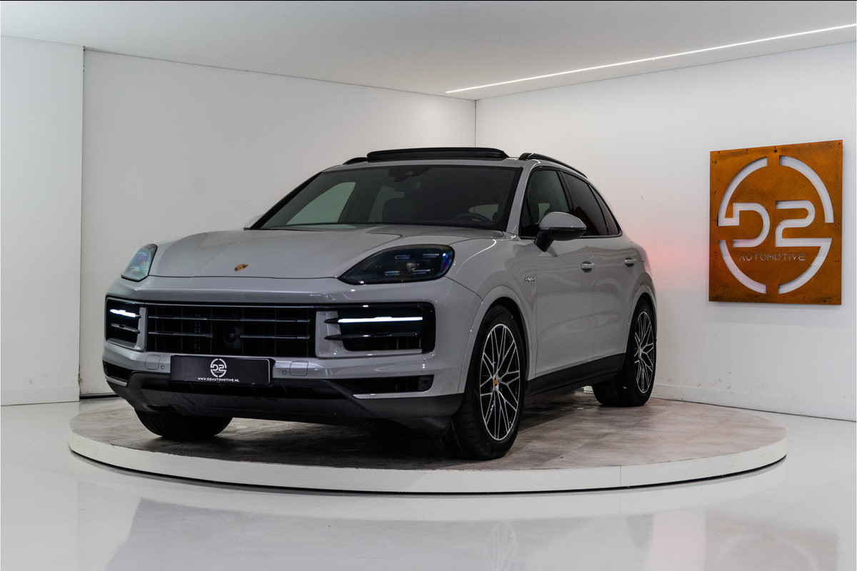 Porsche Cayenne 3.0 E-Hybrid 470PK | Krijt | Pano | InnoDrive | Sfeer | Bose | Lucht | 12 MND Garantie GERESERVEERD